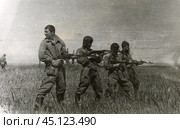 Солдаты Советской армии с оружием в руках. Афганистан, 1980- е гг. Стоковое фото, фотограф Retro / Фотобанк Лори