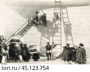 Съемочная площадка исторического кинофильма с декорациями. 1950-е годы. Стоковое фото, фотограф Retro / Фотобанк Лори