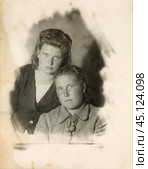 Портрет двух молодых женщин в 1940-е годы. Стоковое фото, фотограф Retro / Фотобанк Лори