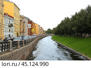 Admiralteysky (Admiralty) Canal Embankment on summer day. Saint Petersburg, Russia (2024 год). Редакционное фото, фотограф Валерия Попова / Фотобанк Лори