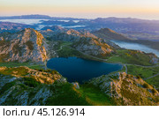 Highland Lakes of Covadonga at sunset. Стоковое фото, фотограф Яков Филимонов / Фотобанк Лори