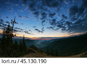 Южный Урал, облака и небо пред рассветом. The Southern Urals, clouds and the sky before dawn. Стоковое фото, фотограф Евгений Романов / Фотобанк Лори