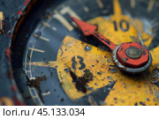 Old rusty radiation meter showing high radiation level. Стоковое AI-изображение, AI-художник Иван Рябоконь / Фотобанк Лори