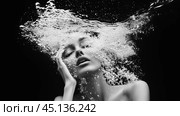 Underwater moment captured in black and white featuring a woman experiencing the beauty of water and air bubbles. Стоковое AI-изображение, AI-художник Сергей Толмачёв / Фотобанк Лори