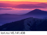 Красочный рассвет на Южном Урале. A colorful dawn in the Southern Urals. Стоковое фото, фотограф Евгений Романов / Фотобанк Лори