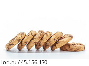 Chocolate chip cookie on white. Стоковое фото, фотограф Сергей Толмачёв / Фотобанк Лори