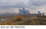 Вид на Москву-Сити с Крылатских Холмов. Москва, Россия. (2019 год). Стоковое фото, фотограф Евгений Капранов / Фотобанк Лори