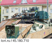 Боевая машина пехоты Бредли М2А2. Выставка трофейной военной техники в парке 30-летия Победы в Краснодаре. Редакционное фото, фотограф Алексей Букреев / Фотобанк Лори