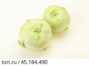 Vegan cuisine - raw kohlrabi cabbage. Стоковое фото, фотограф Андрей Старостин / Фотобанк Лори