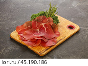 Italian cuisine - bresaola di Milano. Стоковое фото, фотограф Андрей Старостин / Фотобанк Лори
