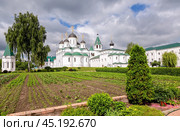 St. George's Chapel, Transfiguration Cathedral and Church of the Intercession at Spaso-Preobrazhensky Monastery in Murom (2024 год). Стоковое фото, фотограф FotograFF / Фотобанк Лори
