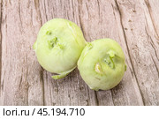 Vegan cuisine - raw kohlrabi cabbage. Стоковое фото, фотограф Андрей Старостин / Фотобанк Лори