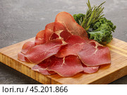Italian cuisine - bresaola di Milano. Стоковое фото, фотограф Андрей Старостин / Фотобанк Лори