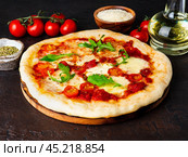 hot homemade Italian pizza margherita with mozzarella and tomatoes. Стоковое фото, фотограф Natalia Gdovskaia / Фотобанк Лори
