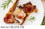 Fat fried lamb ribs, paleo, lchf diet on white plate with vegetable. Стоковое фото, фотограф Natalia Gdovskaia / Фотобанк Лори