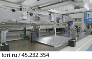 Autonomous automatic sorting machine for the production of aluminum metal sheets. Стоковое видео, видеограф Strunov David / Фотобанк Лори