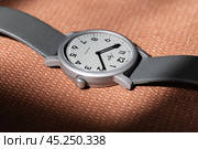 Luch watch Simple 2 71951924 (2024 год). Редакционное фото, фотограф EugeneSergeev / Фотобанк Лори