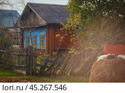 Деревенский дом. Стоковое фото, фотограф Анна Каменева / Фотобанк Лори
