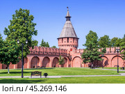 Кирпичная башня и стена, Тульский Кремль, Тула (2023 год). Стоковое фото, фотограф Baturina Yuliya / Фотобанк Лори