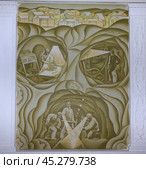 Фреска (фрагмент), посвящённая шахтерам Дегтярска, в фойе Дворца Культуры. Свердловская область, Дегтярск, площадь Ленина, дом 1А. Редакционное фото, фотограф Алексей Иванов / Фотобанк Лори