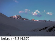 Sunrise in the Suusamyr Valley, Kyrgyzstan, selective focus (2016 год). Стоковое фото, фотограф Evgenii Predibailo / Фотобанк Лори