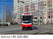Трамвай 	УТМ 71-407-01 №036. Екатеринбург, Трамвайный переулок / улица Челюскинцев (2019 год). Редакционное фото, фотограф Алексей Иванов / Фотобанк Лори
