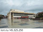 Simferopol, State Academic Musical Theater. Редакционное фото, фотограф Саблин Станислав / Фотобанк Лори