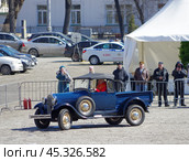 Ретро-автомобиль Ford A (пикап). Автобаттл «Ревущие 20-е». Екатеринбург, площадь 1905 года. (2019 год). Редакционное фото, фотограф Алексей Иванов / Фотобанк Лори