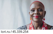 Portrait of stylish mature black woman wearing a love awareness ribbon and red lipstick. Стоковое AI-видео, аниматор Юрий Поздников / Фотобанк Лори