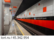 Платформа станции метро "Новаторская" Троицкой линии. Редакционное фото, фотограф Алёшина Оксана / Фотобанк Лори