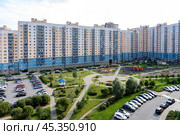ЖК Аврора, Санкт-Петербург. New residential neighbourhood with typical simple buildings, parking and children playground. Affordable housing. Mortgage for young families. Редакционное фото, фотограф Ирина Михайличенко / Фотобанк Лори