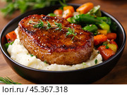 Стейк из свинины с картофельным пюре и овощами. Стоковое AI-изображение, AI-художник Щеголева Ольга / Фотобанк Лори