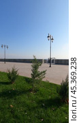 Крым, Евпатория, курорт, набережная, осень, осенняя листва, городская среда, цветы. Редакционное видео, видеограф Андрей Макаренко / Фотобанк Лори