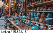 Souvenirs on the market. Old Arabic bazaar shopping in outdoor market. Travel and vacation concept. Slow motion footage. Стоковое AI-видео, аниматор Ирина Михайличенко / Фотобанк Лори