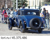 Ретро-автомобиль Delage DMN Faux Cabriolet '29. Автобаттл «Ревущие 20-е». Екатеринбург, площадь 1905 года. (2019 год). Редакционное фото, фотограф Алексей Иванов / Фотобанк Лори
