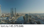 Вид на небоскребы Москва-сити, утренняя аэросъемка на рассвете, вид на мост Багратиона, Москва (2021 год). Стоковое видео, видеограф Александр Заречнев / Фотобанк Лори