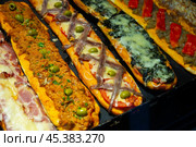 Coca de recapte, a thin crust vegetable pizza or tarte. Стоковое фото, фотограф Яков Филимонов / Фотобанк Лори