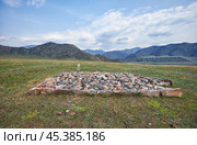 Ancient burials in the Altai mountains on terrace of the Katun and Bolshoy Yaloman rivers. (2023 год). Стоковое фото, фотограф Сергей Пристяжнюк (Serg Zastavkin) / Фотобанк Лори
