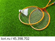 Badminton on grass. Стоковое фото, фотограф Сергей Толмачёв / Фотобанк Лори