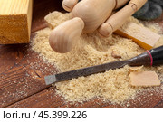 blade of sharp chisels with sawdust. Стоковое фото, фотограф Сергей Толмачёв / Фотобанк Лори