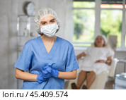 Young doctor with mask. Стоковое фото, фотограф Яков Филимонов / Фотобанк Лори
