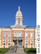 Building (1877-1879) houses County Circuit Court and County Superior Court of 9th Judicial District. Wabash, Indiana (2014 год). Редакционное фото, фотограф Валерия Попова / Фотобанк Лори