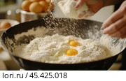 Весенняя выпечка: Приготовьте тесто из яиц и муки для вкусной выпечки. Стоковое AI-изображение, AI-художник ФотоИнтеллект / Фотобанк Лори