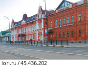 Город Сергиев Посад. Проспект Красной Армии. Дома156,158. Торгово-офисный центр «Времена года» (2024 год). Редакционное фото, фотограф Зобков Юрий / Фотобанк Лори
