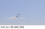ZHUKOVSKY, RUSSIA - JULY 22, 2021 Aerobatic team performs group aerobatics on several helicopters at the MAKS 2021 Airshow. Редакционное видео, видеограф Кутина Татьяна / Фотобанк Лори