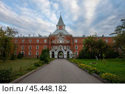 Санкт-Петербург. Стрельна. Троицкая Сергиева Приморская пустынь. Надвратная церковь Саввы Стратилата. Редакционное фото, фотограф Литвяк Игорь / Фотобанк Лори