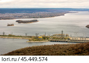 Top view of the city of Togliatti and the Zhigulevskaya hydroelectric station. Стоковое фото, фотограф Акиньшин Владимир / Фотобанк Лори