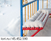 Зима, снег, беседка, скамейка. Стоковое фото, фотограф Павел Просянов / Фотобанк Лори