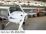 Small private lightweight propeller airplanes. Стоковое фото, фотограф Jan Jack Russo Media / Фотобанк Лори