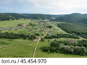 Южный Урал, Башкирия, село Ташла. Вид с воздуха. Southern Urals, Bashkiria, Tashla village. Aerial view. (2024 год). Стоковое фото, фотограф Евгений Романов / Фотобанк Лори